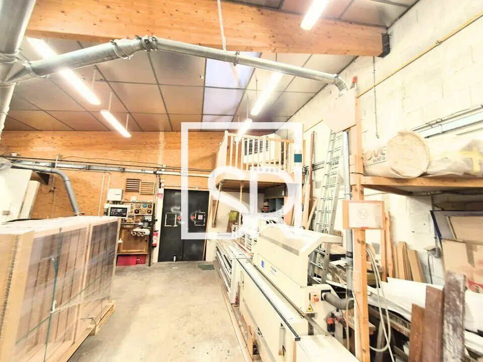 Industriel/Logistique dans Châteaugay à vendre Photo intérieure– Image 1 sur 13