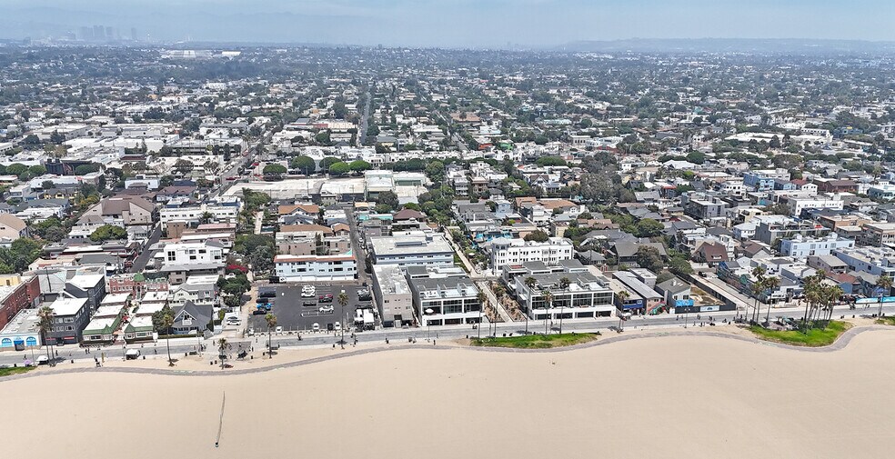 613 Ocean Front Walk, Venice, CA à louer - Aérien – Image 1 sur 6
