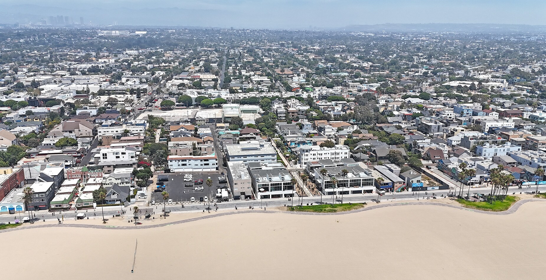 613 Ocean Front Walk, Venice, CA à louer Aérien– Image 1 sur 7