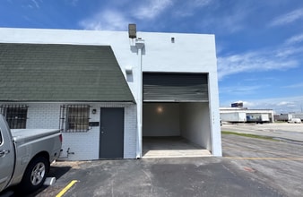 7460-7580 NW 82nd St, Medley, FL à louer Photo de l’immeuble– Image 2 sur 6