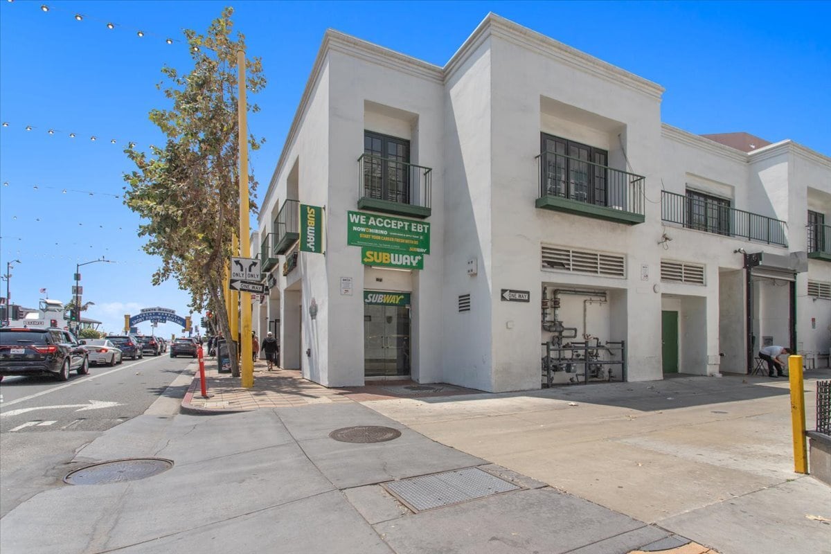 1541-1551 Ocean Ave, Santa Monica, CA à louer Photo intérieure– Image 1 sur 2