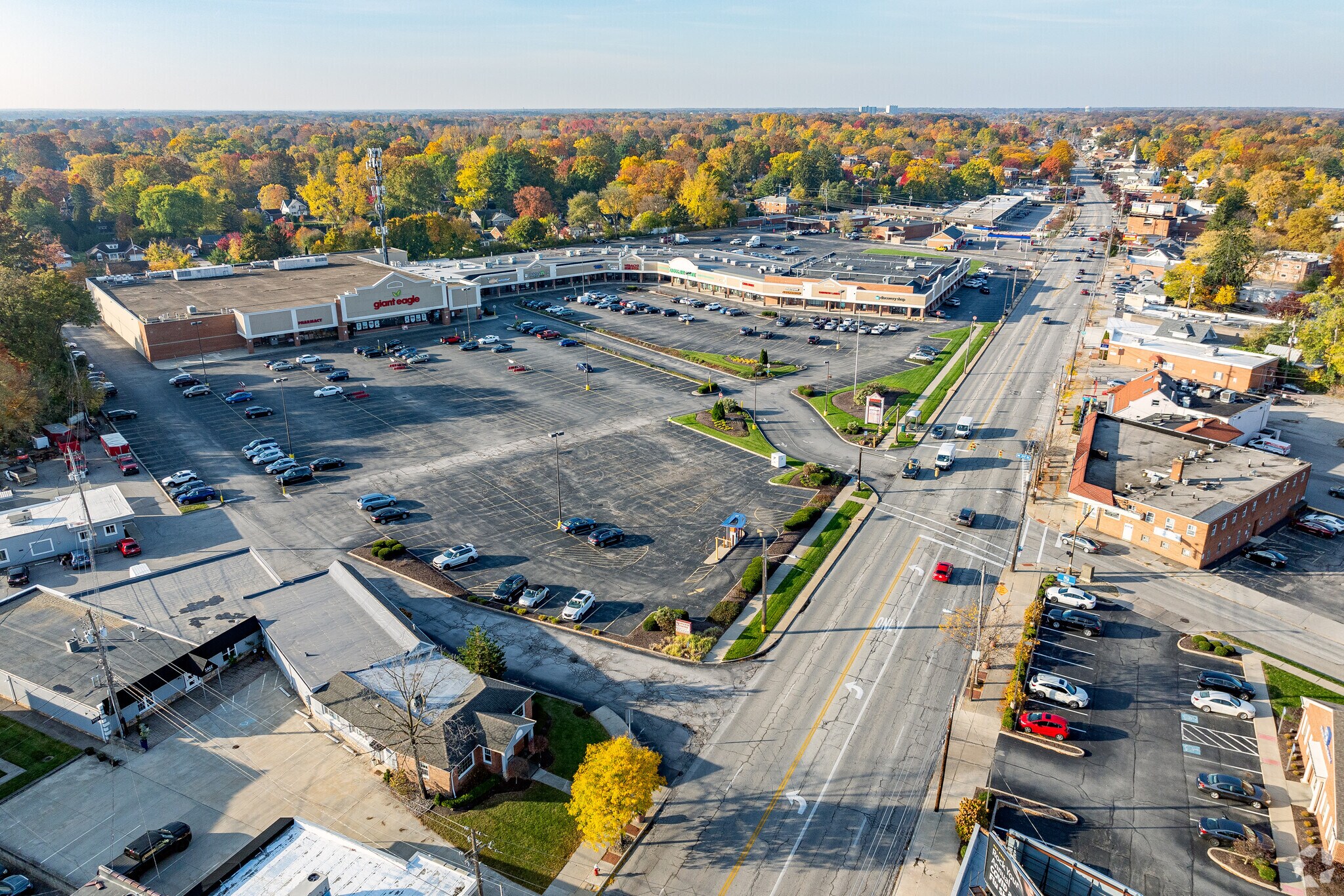 Fairview Centre portefeuille de 2 biens à vendre sur LoopNet.fr Photo principale– Image 1 sur 29
