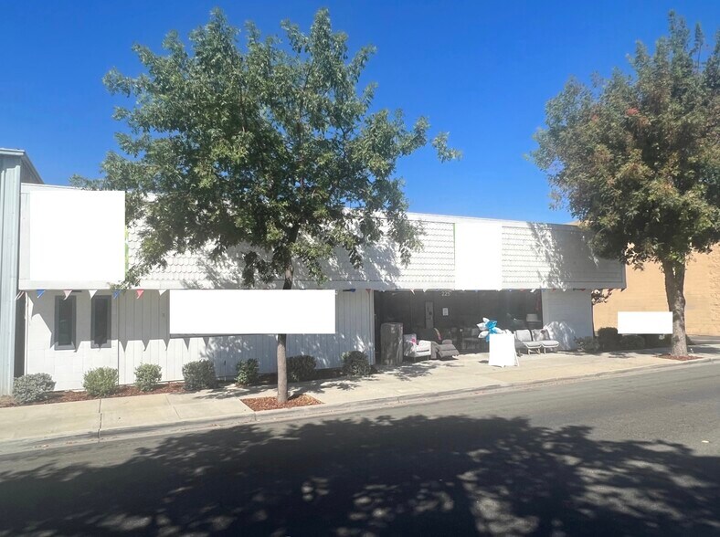 225 Lander Ave, Turlock, CA à vendre - Photo de l’immeuble – Image 3 sur 7