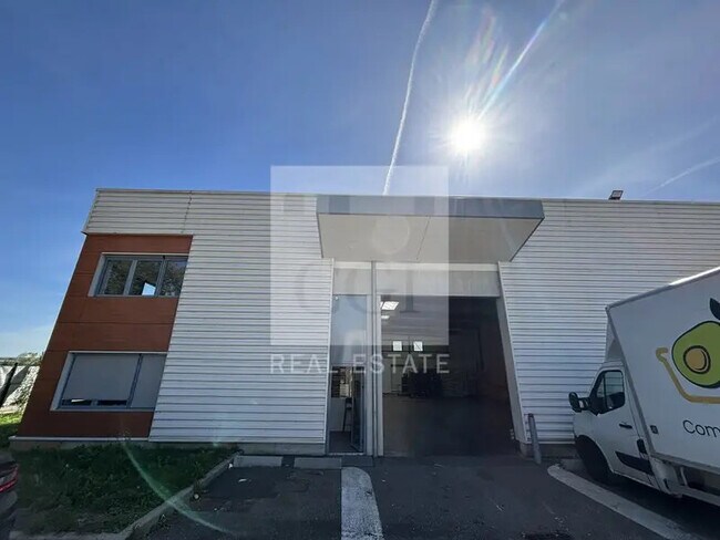Plus de détails pour 1 Rue Galilée, Saint-Priest - Local d'activités à louer