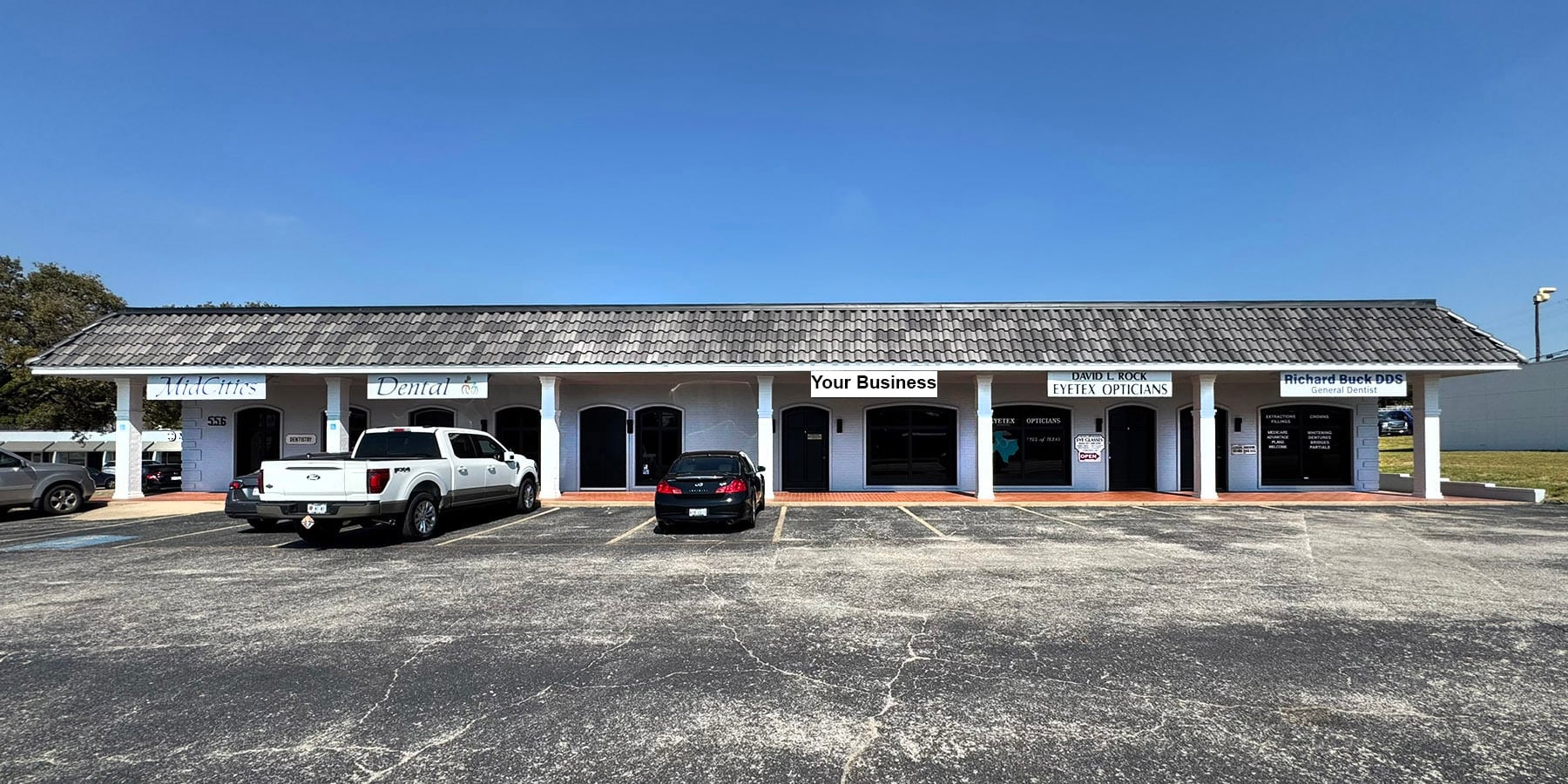 556 W Bedford Euless Rd, Hurst, TX à louer Photo de l’immeuble– Image 1 sur 9