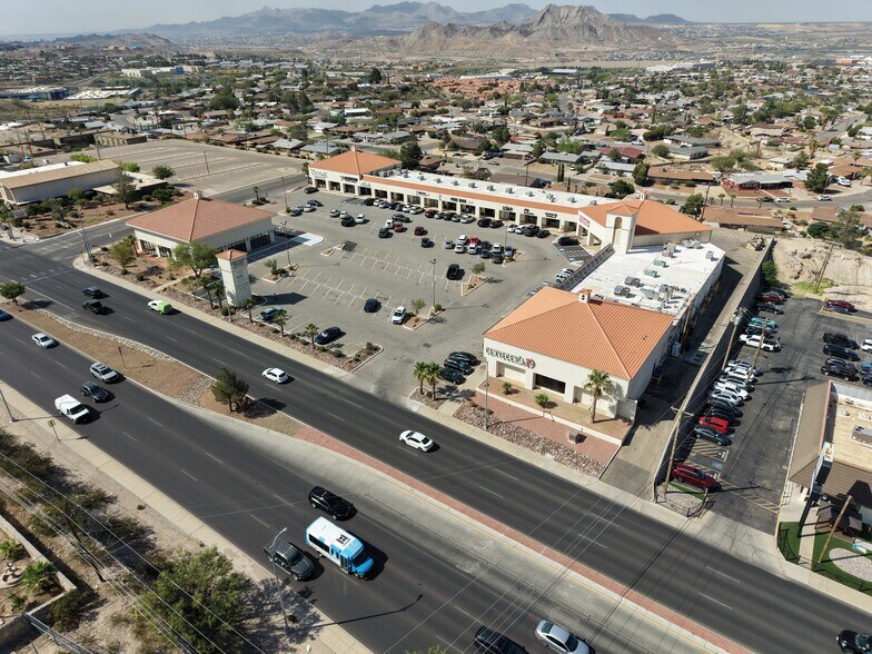 5857 N Mesa St, El Paso, TX à louer - Photo de l’immeuble – Image 2 sur 12