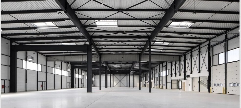 Bureau dans Le Bourget à louer - Photo de l’immeuble – Image 3 sur 5