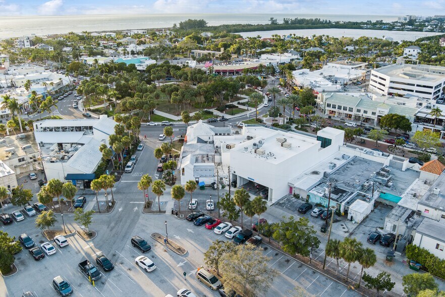 462 John Ringling Blvd, Sarasota, FL à louer - Photo de l’immeuble – Image 3 sur 21