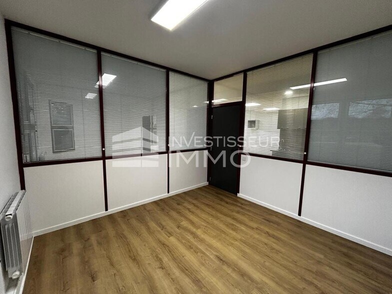 Bureau dans Torcy à vendre - Photo de l’immeuble – Image 3 sur 20