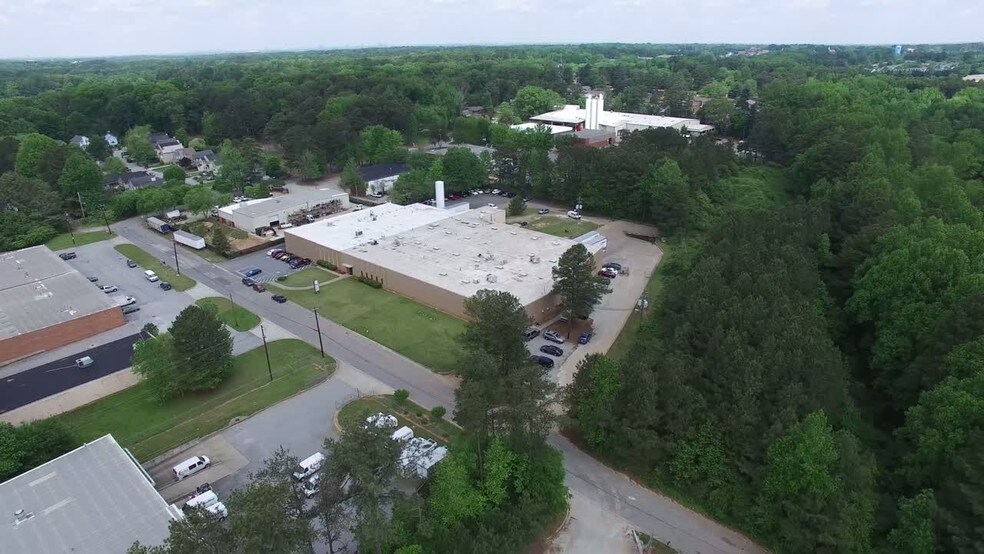 4402-4404 Sentry Dr, Tucker, GA à louer - Vidéo sur l’annonce professionnelle – Image 2 sur 11