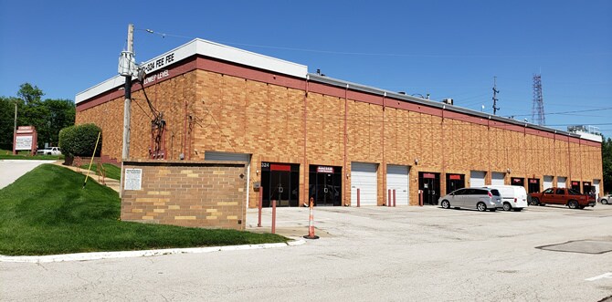 310-324 Fee Fee Rd, Maryland Heights, MO à louer - Photo de l’immeuble – Image 1 sur 4