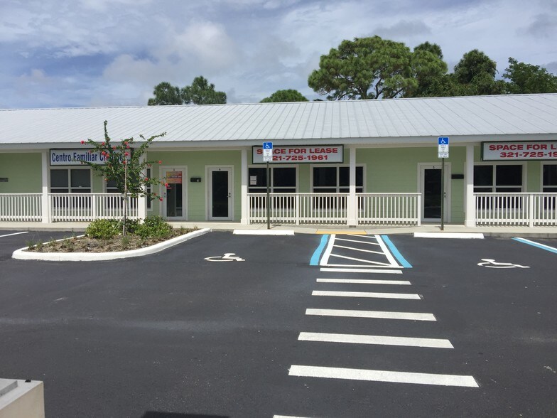 2539 Palm Bay Rd NE, Palm Bay, FL à vendre - Photo de l’immeuble – Image 2 sur 4