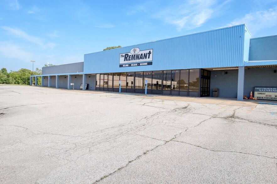 310 Main St, Parsons, KS à vendre - Photo de l’immeuble – Image 1 sur 8