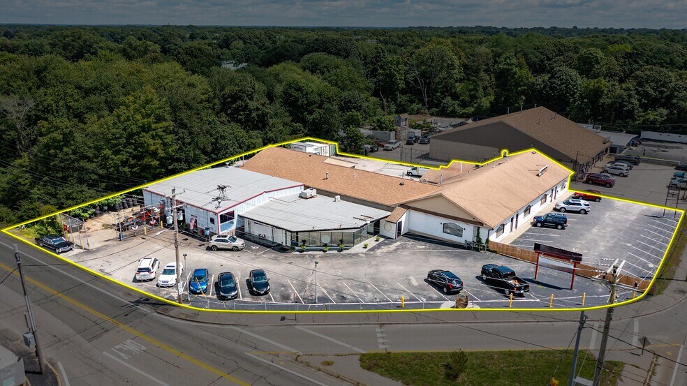 2077 W Shore Rd, Warwick, RI à vendre - Photo de l’immeuble – Image 3 sur 38