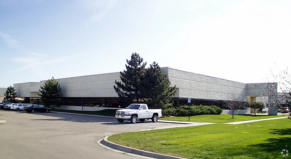 30850-30870 Stephenson Hwy, Madison Heights, MI à louer - Photo de l’immeuble – Image 2 sur 5