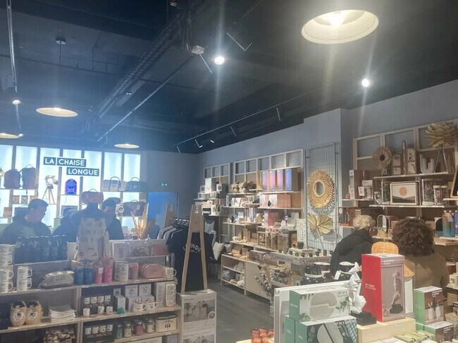 Plus de détails pour Local commercial à vendre