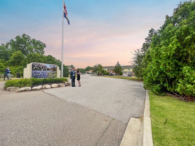 8059 McDermitt Dr, Davison, MI à vendre - Photo de l’immeuble – Image 3 sur 6