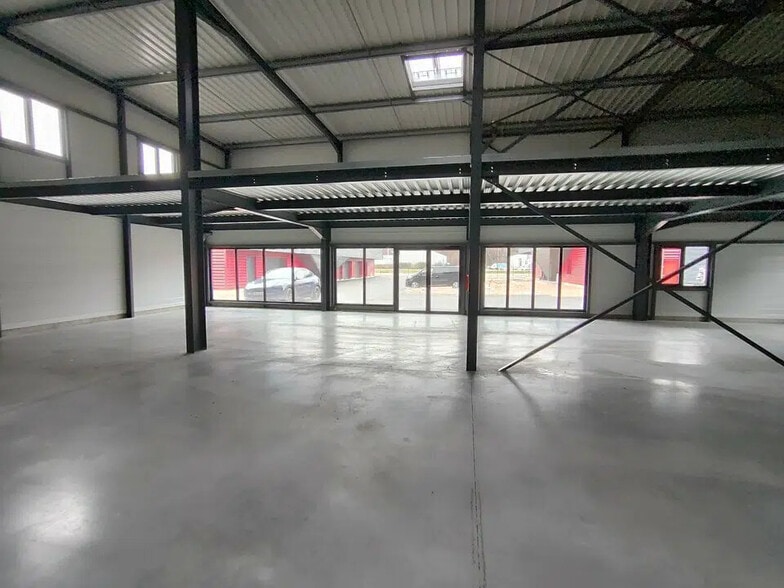 Local d’activités dans Grenay à louer - Photo intérieure – Image 3 sur 24