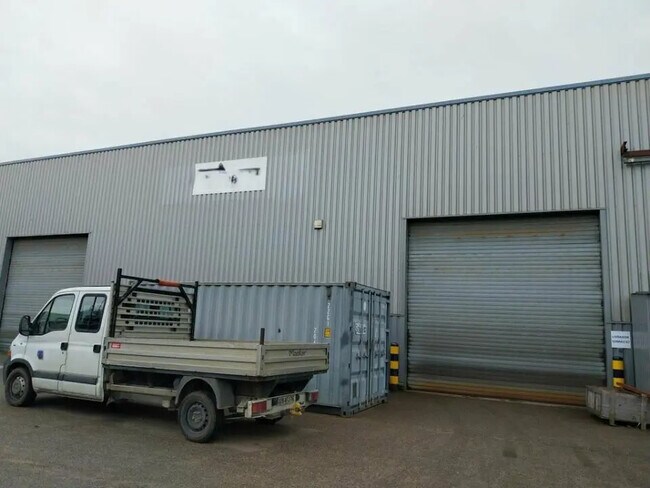 Plus de détails pour Local d'activités à louer