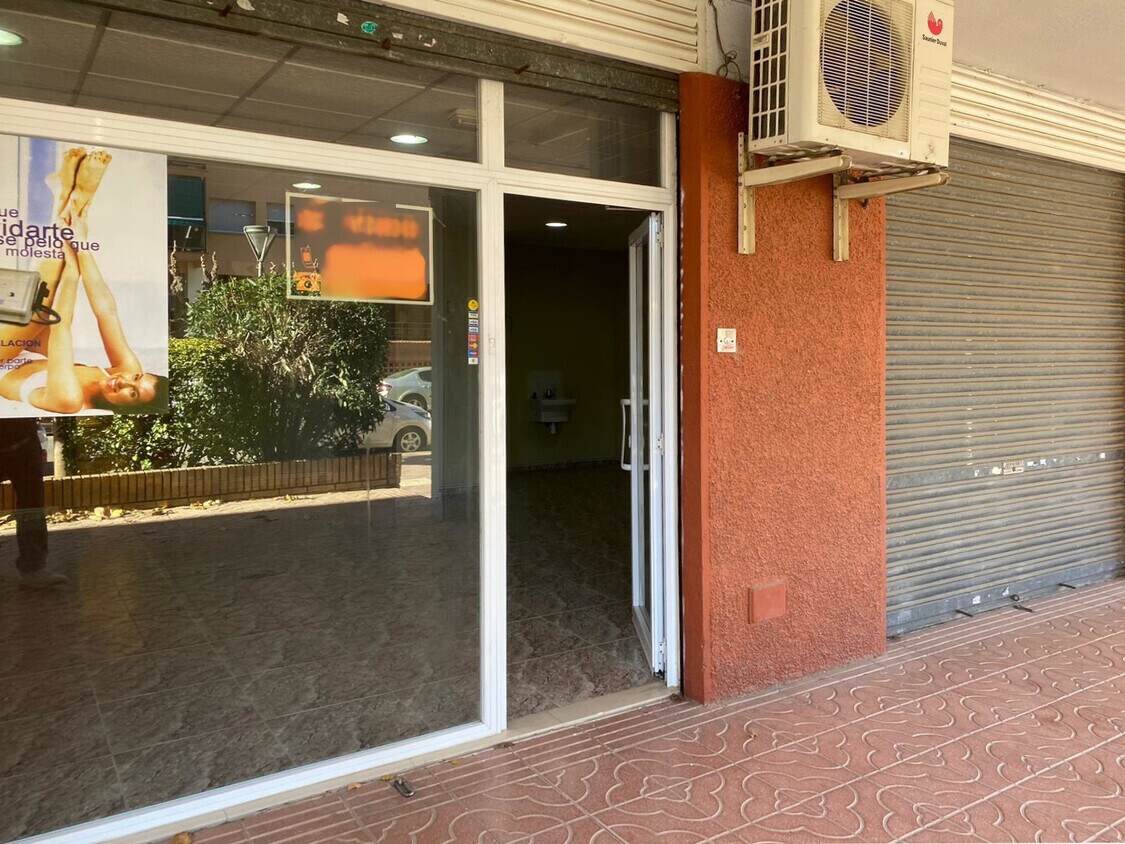 Local commercial dans Martorell, Barcelona à louer Photo de l’immeuble– Image 1 sur 4
