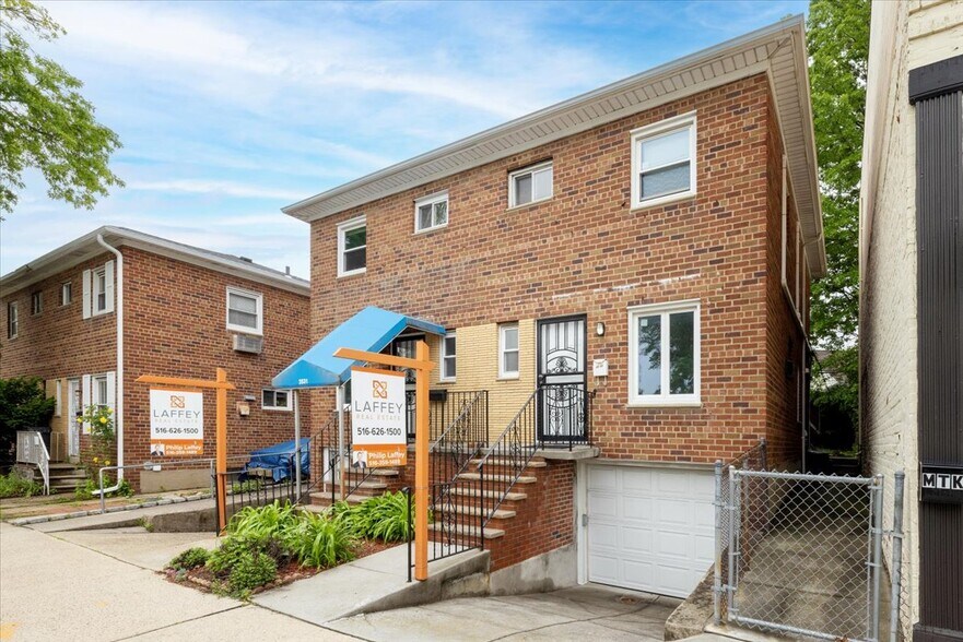 25-31-25-33 Francis Lewis Blvd, Flushing, NY à vendre - Photo de l’immeuble – Image 3 sur 33