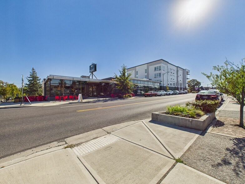 2020 N Monroe St, Spokane, WA à louer - Photo de l’immeuble – Image 2 sur 3
