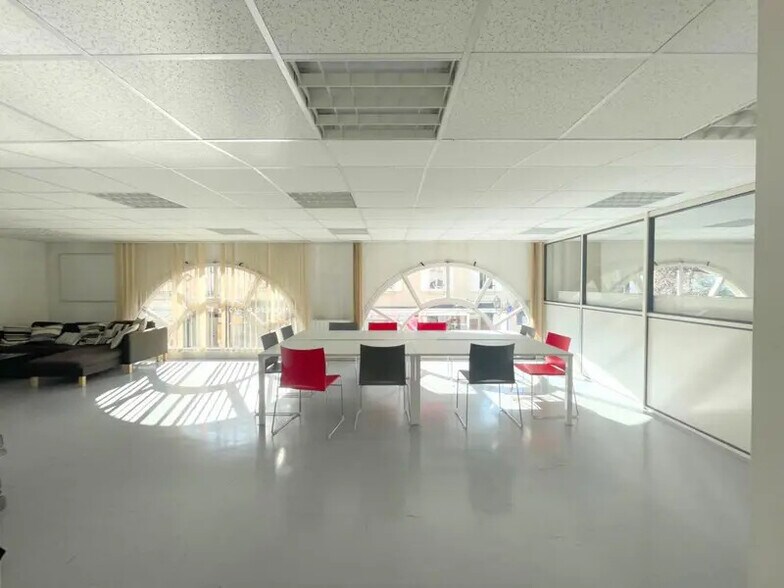 Bureau dans Poissy à louer - Photo intérieure – Image 2 sur 7