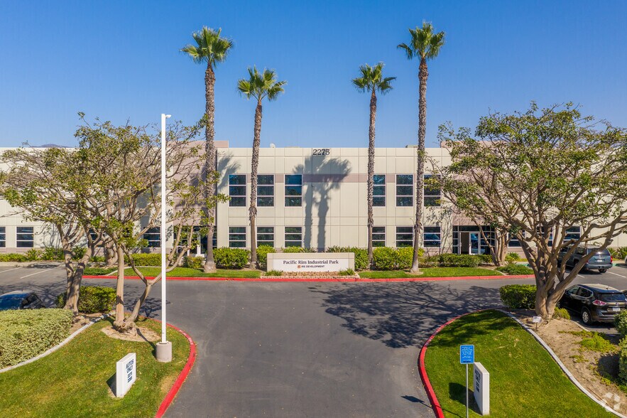 2275 Michael Faraday Dr, San Diego, CA à louer - Photo de l’immeuble – Image 3 sur 7