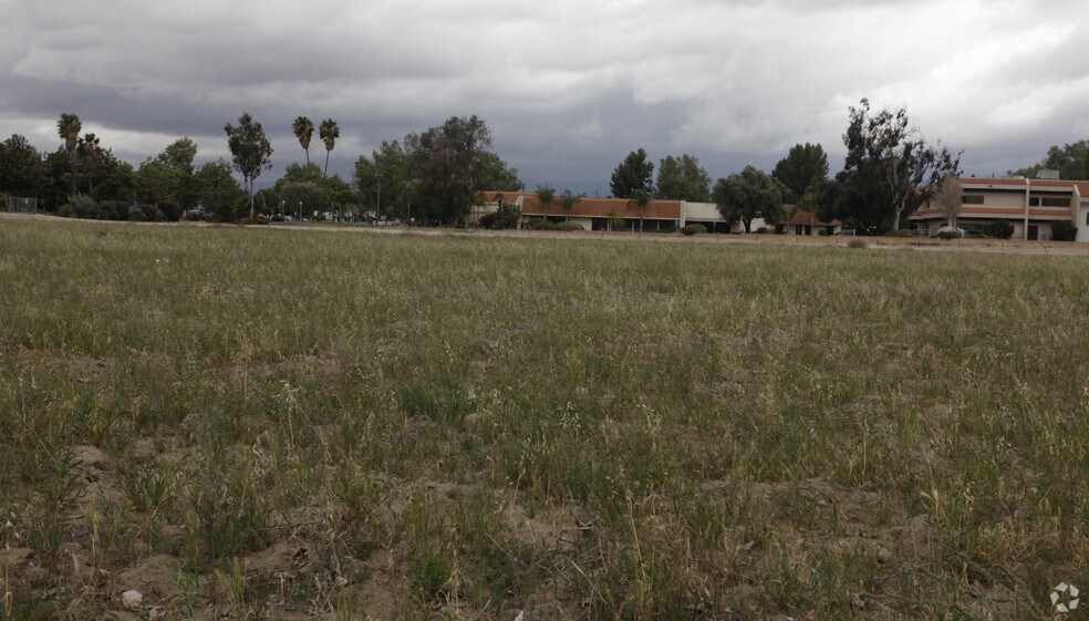 S Mount Vernon Ave, Colton, CA à vendre - Photo de l’immeuble – Image 2 sur 4