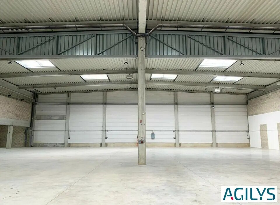 Local d’activités dans Lieusaint à louer Photo intérieure– Image 1 sur 13