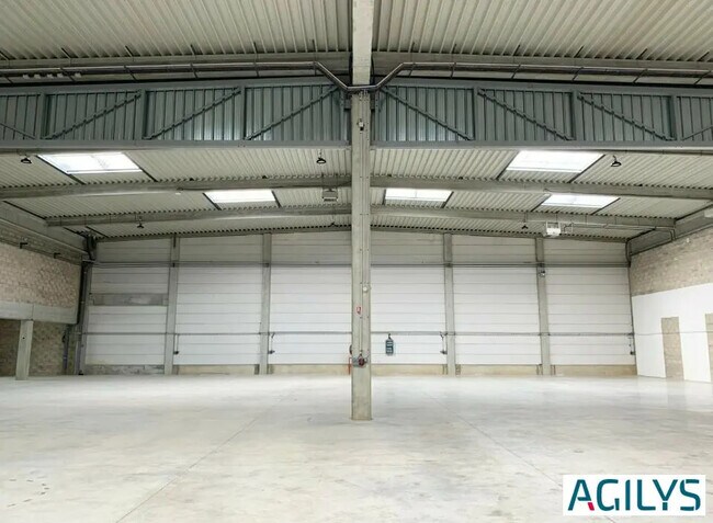 Plus de détails pour Local d'activités à louer