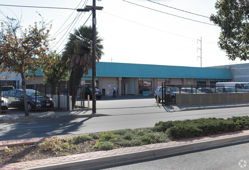 220-230 W Florence Ave, Inglewood, CA à louer - Photo de l’immeuble – Image 3 sur 11