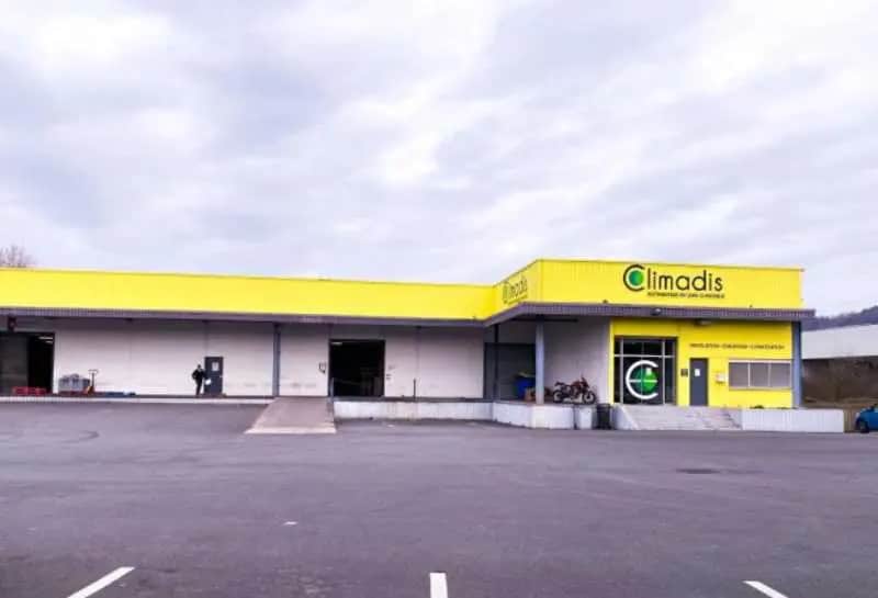 Local d’activités dans Saint-Étienne-du-Rouvray à louer - Photo de l’immeuble – Image 3 sur 3