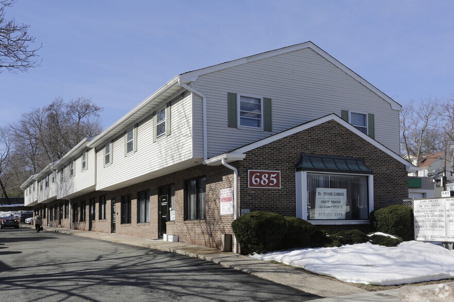 685 Bloomfield Ave, Verona, NJ à louer - Photo principale – Image 2 sur 7