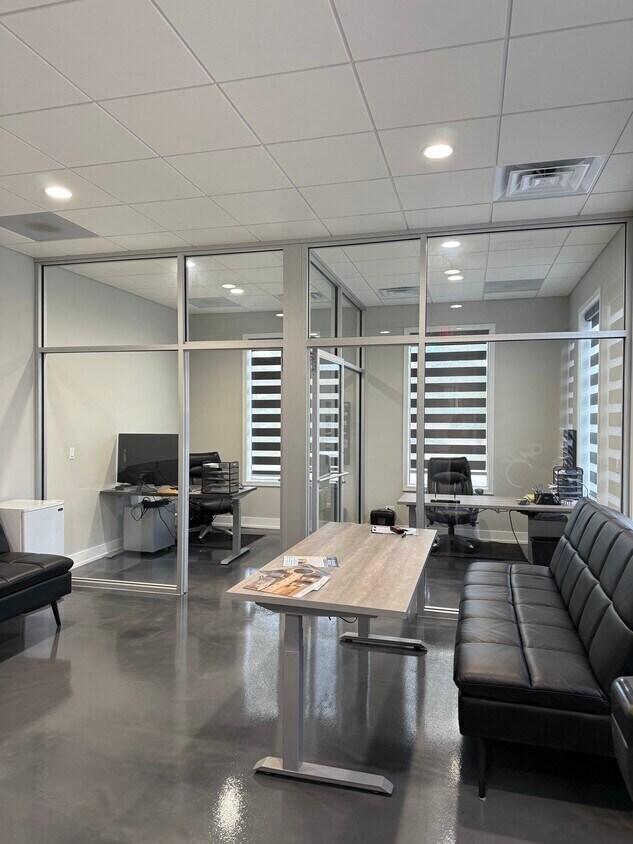 700-750 Bonnie Ln, Elk Grove Village, IL 60007 - Lot 700 - - Photo intérieure - Image 1 of 6