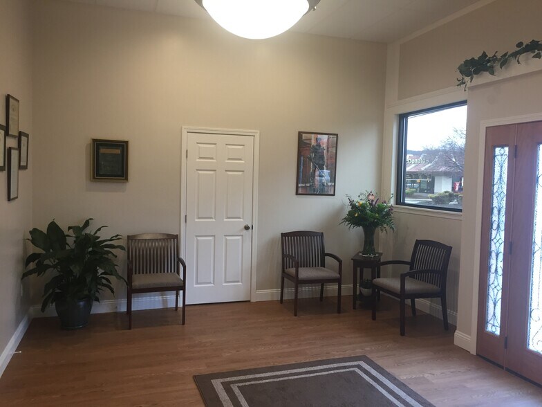 448 Carolina Ave, Chester, WV à vendre - Photo de l’immeuble – Image 3 sur 8