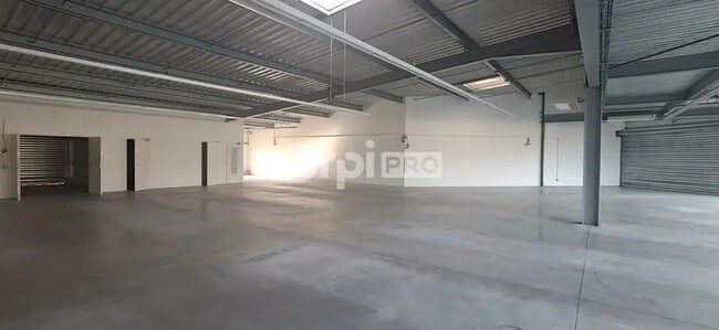 Plus de détails pour Local commercial à louer