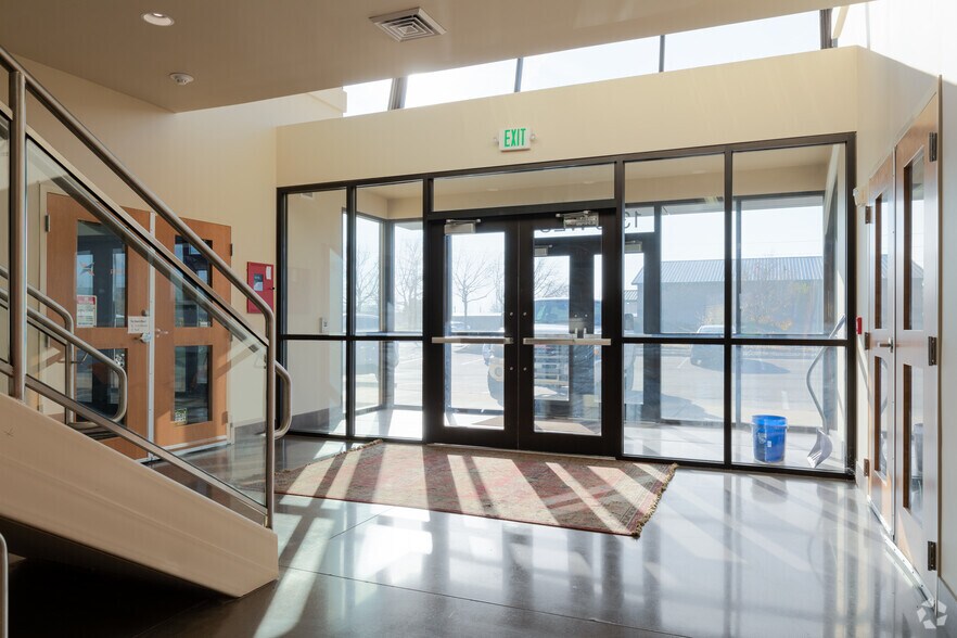 1310 W 233 N, Centerville, UT à vendre - Hall d’entrée – Image 2 sur 5