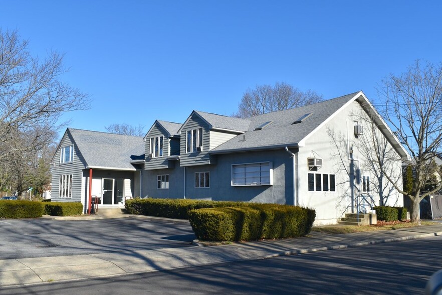 620 6th St, West Babylon, NY à louer - Photo de l’immeuble – Image 3 sur 16
