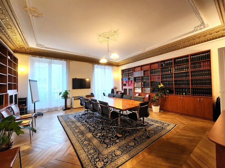 90 Rue D'Amsterdam, Paris à vendre - Photo de l’immeuble – Image 3 sur 30