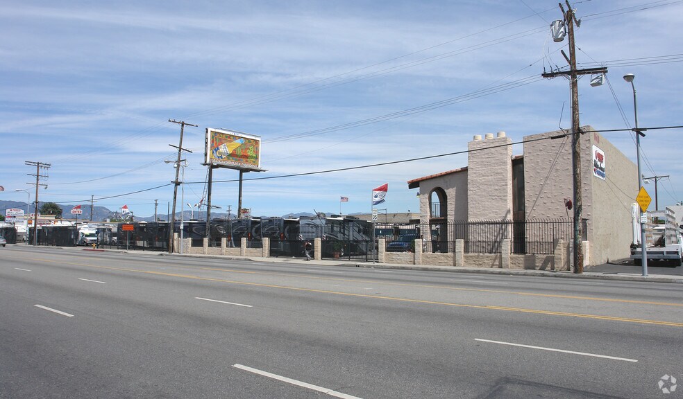 8618 Sepulveda Blvd, North Hills, CA à louer - Photo de l’immeuble – Image 2 sur 4