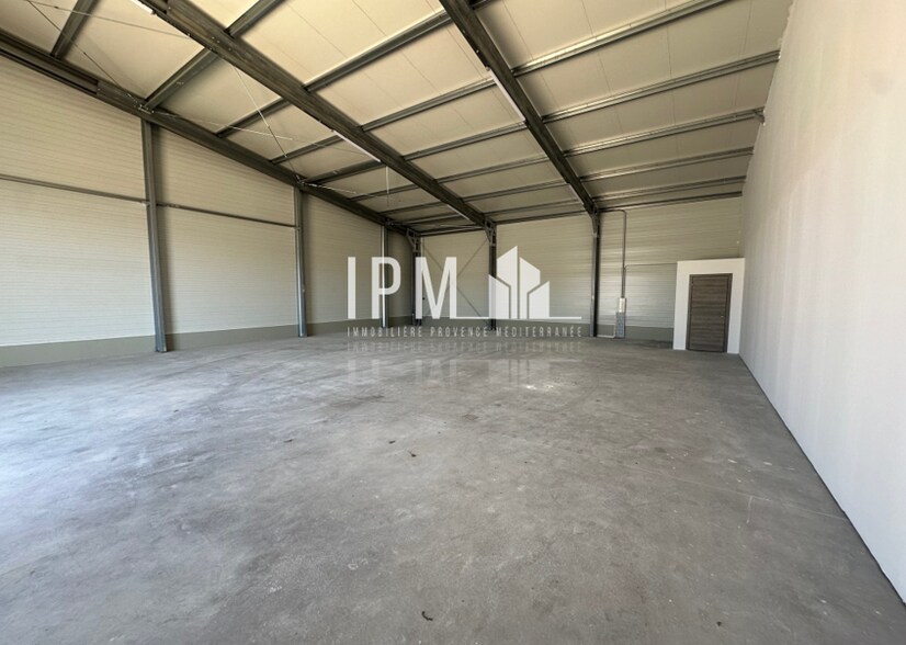 32 Imp. Eugène Chevreul 1, Rognac à louer - Photo de l’immeuble – Image 2 sur 5
