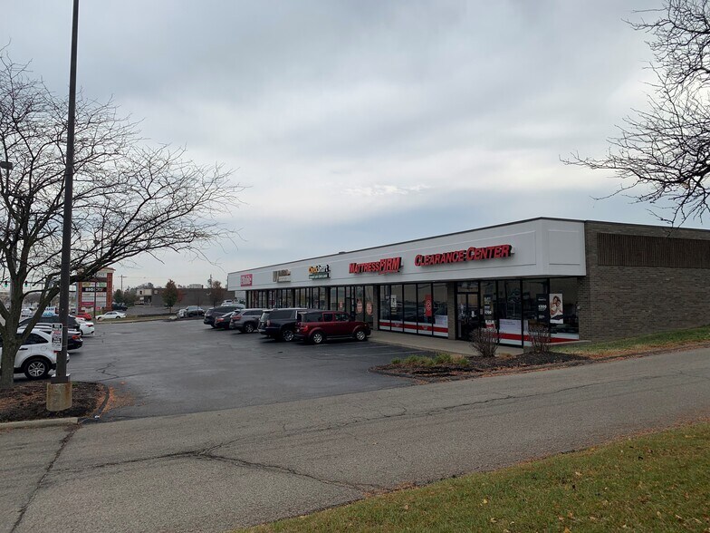 125-139 E Kemper Rd, Cincinnati, OH à louer - Photo de l’immeuble – Image 3 sur 8