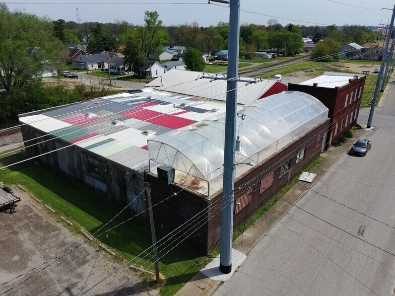 204 McCreary St, Fort Branch, IN à vendre - Photo de l’immeuble – Image 2 sur 12