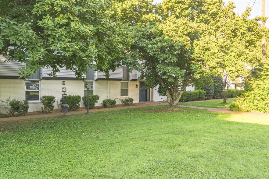 126 Walton Ferry Rd, Hendersonville, TN à vendre - Photo de l’immeuble – Image 2 sur 56