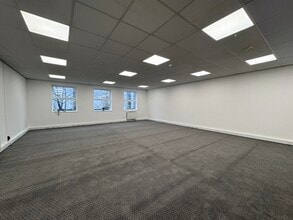 8-14 Stephenson Ct, Bedford à louer Photo intérieure– Image 2 sur 2