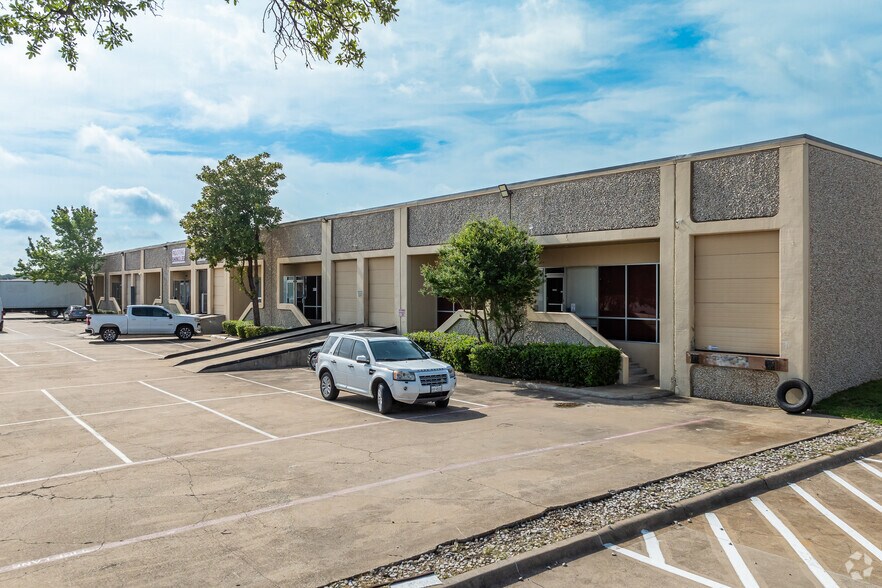 3109 Garden Brook Dr, Farmers Branch, TX à louer - Photo principale – Image 1 sur 25