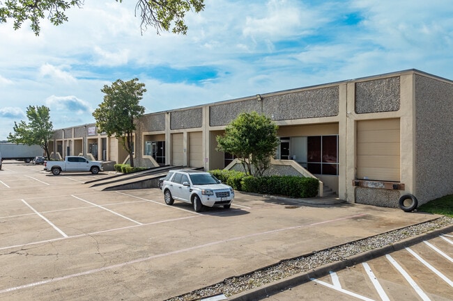 Plus de détails pour 3109 Garden Brook Dr, Farmers Branch, TX - Industriel/Logistique à louer