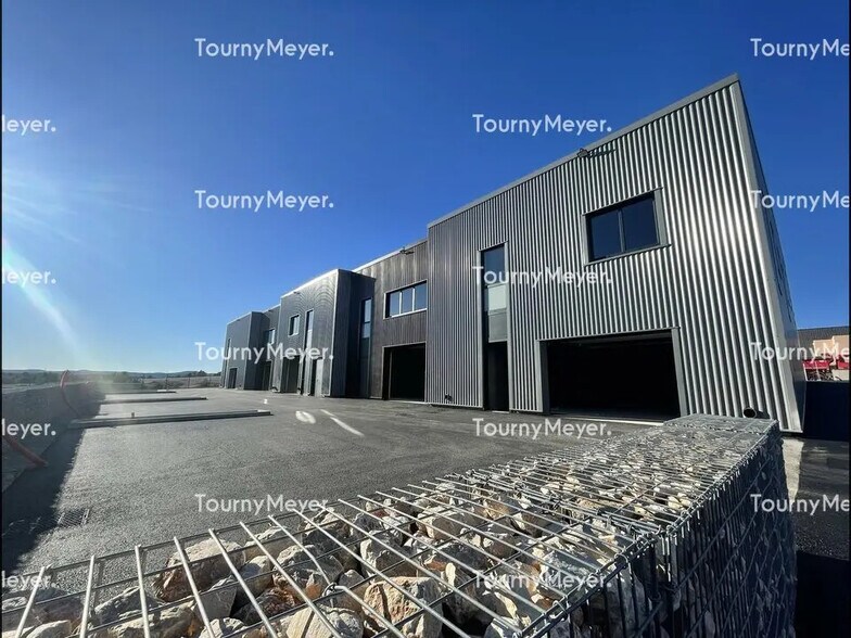 Local d’activités dans Vailhauquès à louer - Photo de l’immeuble – Image 1 sur 7
