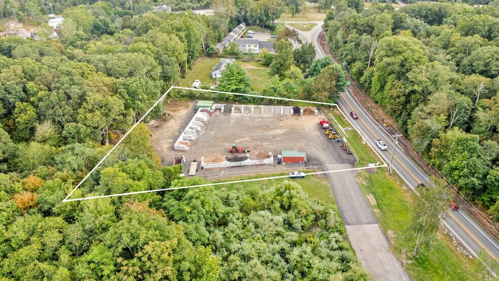 124 Norwich Westerly Rd, North Stonington, CT à vendre - Photo de l’immeuble – Image 1 sur 11